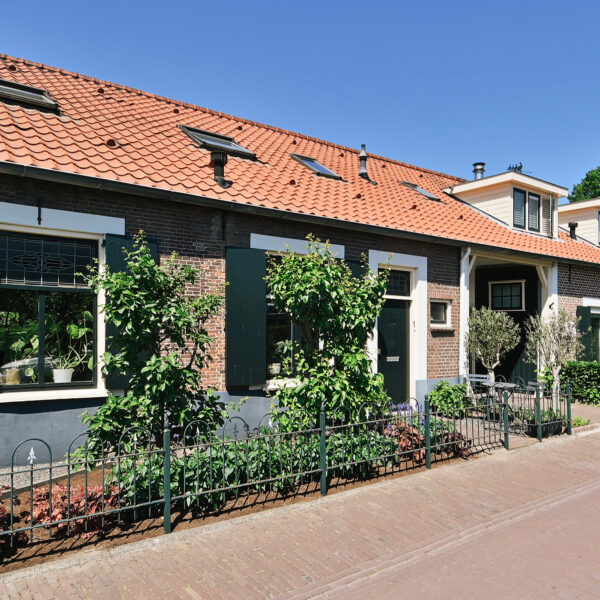 1271 AR, Huizen